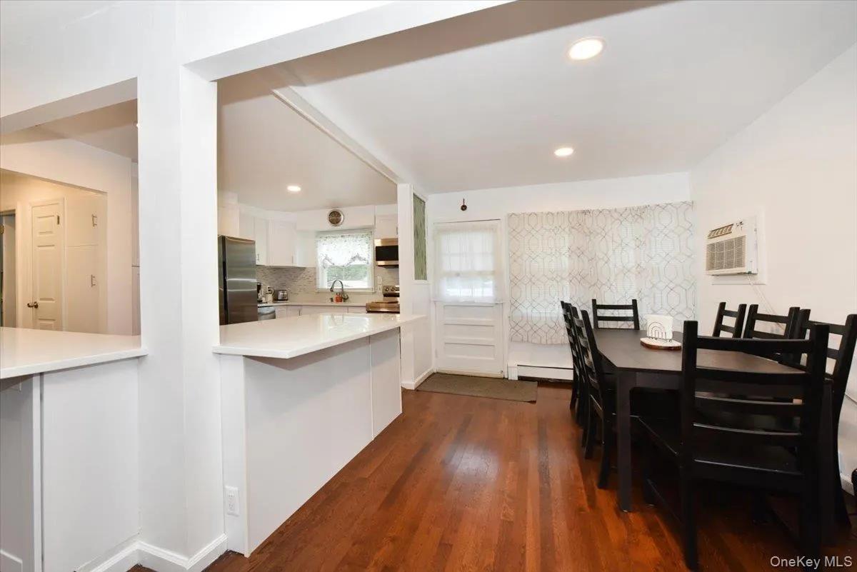 95 Jenkins Avenue, Babylon, NY, 3 Bedrooms Bedrooms, 8 Rooms Rooms,1 BathroomBathrooms,Residential,For Rent,Jenkins,0,1042906 95 Jenkins Avenue, Babylon, NY, 3 Bedrooms Bedrooms, 8 Rooms Rooms,1 BathroomBathrooms,Residential,For Rent,Jenkins,0,1042906