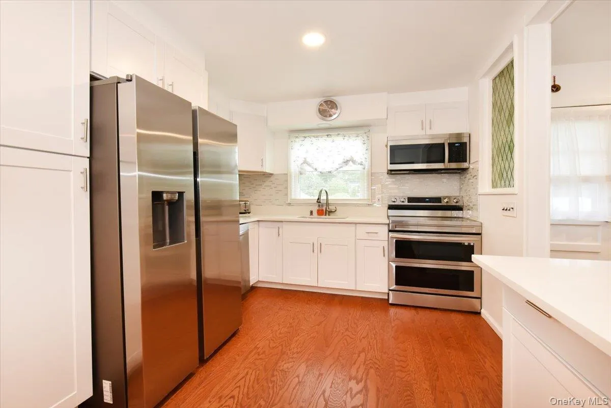 95 Jenkins Avenue, Babylon, NY, 3 Bedrooms Bedrooms, 8 Rooms Rooms,1 BathroomBathrooms,Residential,For Rent,Jenkins,0,1042906 95 Jenkins Avenue, Babylon, NY, 3 Bedrooms Bedrooms, 8 Rooms Rooms,1 BathroomBathrooms,Residential,For Rent,Jenkins,0,1042906