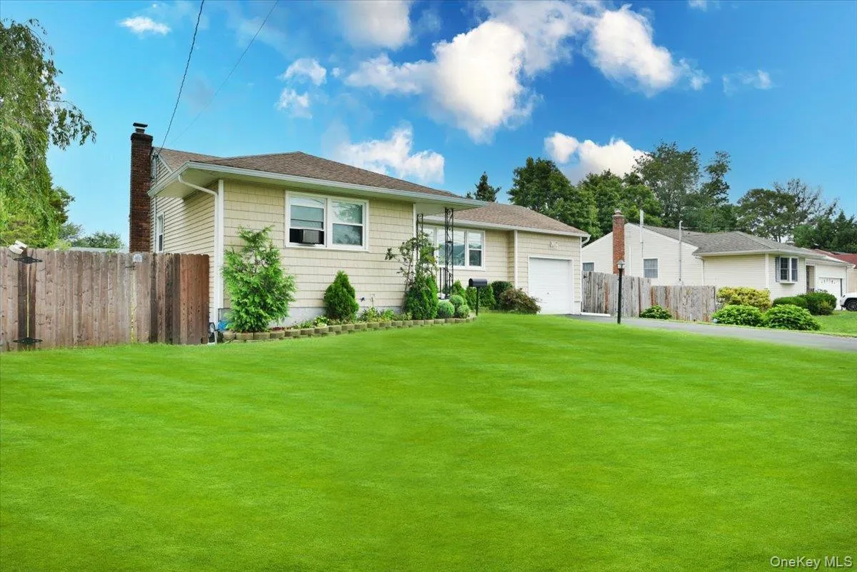 95 Jenkins Avenue, Babylon, NY, 3 Bedrooms Bedrooms, 8 Rooms Rooms,1 BathroomBathrooms,Residential,For Rent,Jenkins,0,1042906 95 Jenkins Avenue, Babylon, NY, 3 Bedrooms Bedrooms, 8 Rooms Rooms,1 BathroomBathrooms,Residential,For Rent,Jenkins,0,1042906
