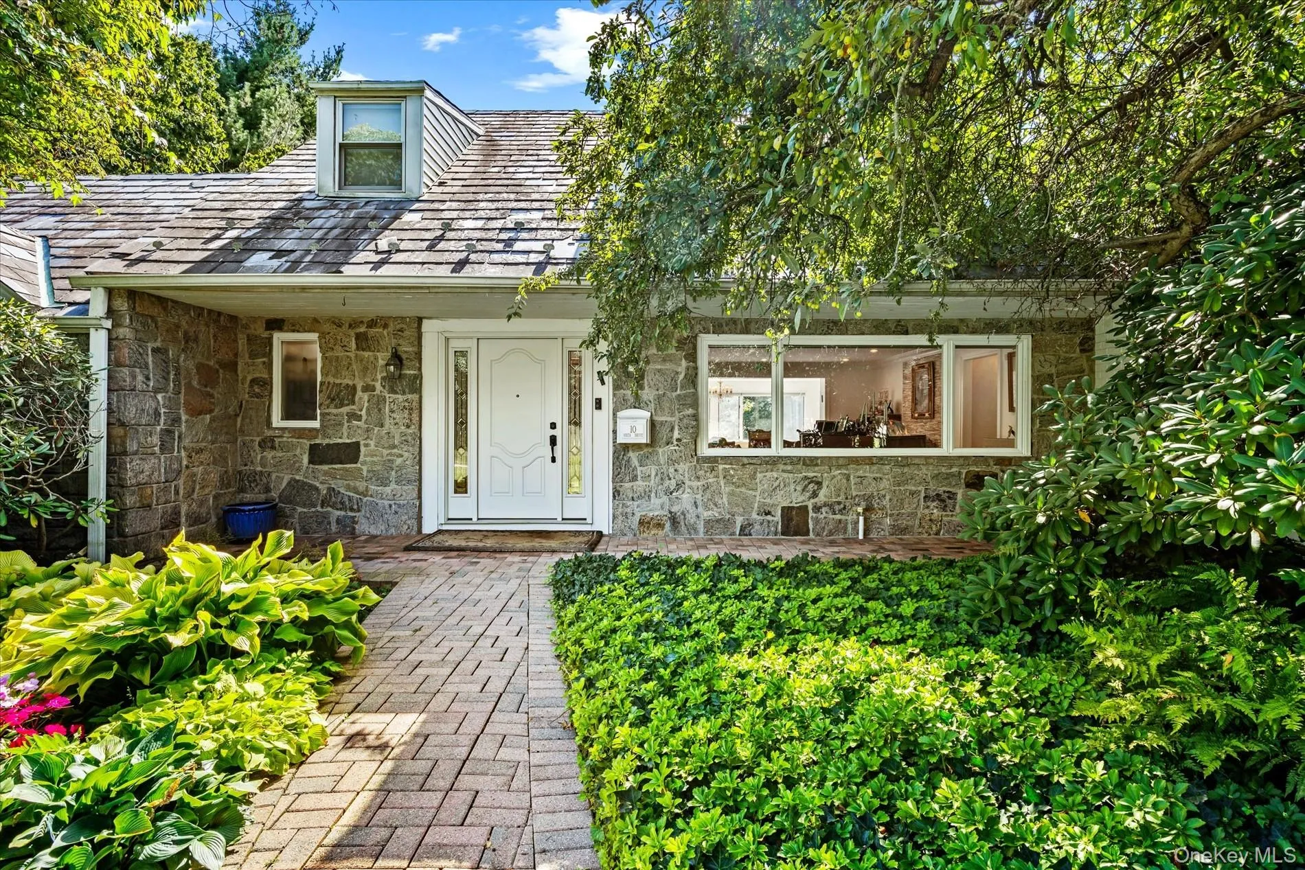 10 Vista Drive, North Hempstead, NY, 4 Bedrooms Bedrooms, 10 Rooms Rooms,4 BathroomsBathrooms,Residential,For Rent,Vista,0,1042917 10 Vista Drive, North Hempstead, NY, 4 Bedrooms Bedrooms, 10 Rooms Rooms,4 BathroomsBathrooms,Residential,For Rent,Vista,0,1042917
