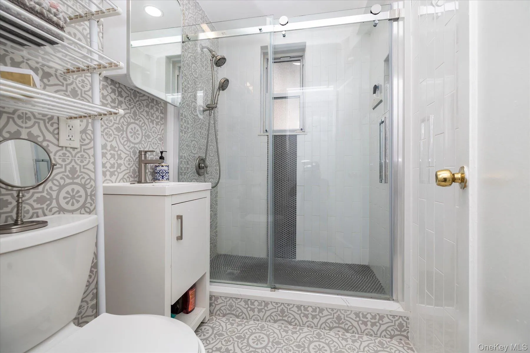 194 Smith Street, Hempstead, NY, 1 Bedroom Bedrooms, 5 Rooms Rooms,1 BathroomBathrooms,Residential,For Rent,Smith,0,1042918 194 Smith Street, Hempstead, NY, 1 Bedroom Bedrooms, 5 Rooms Rooms,1 BathroomBathrooms,Residential,For Rent,Smith,0,1042918