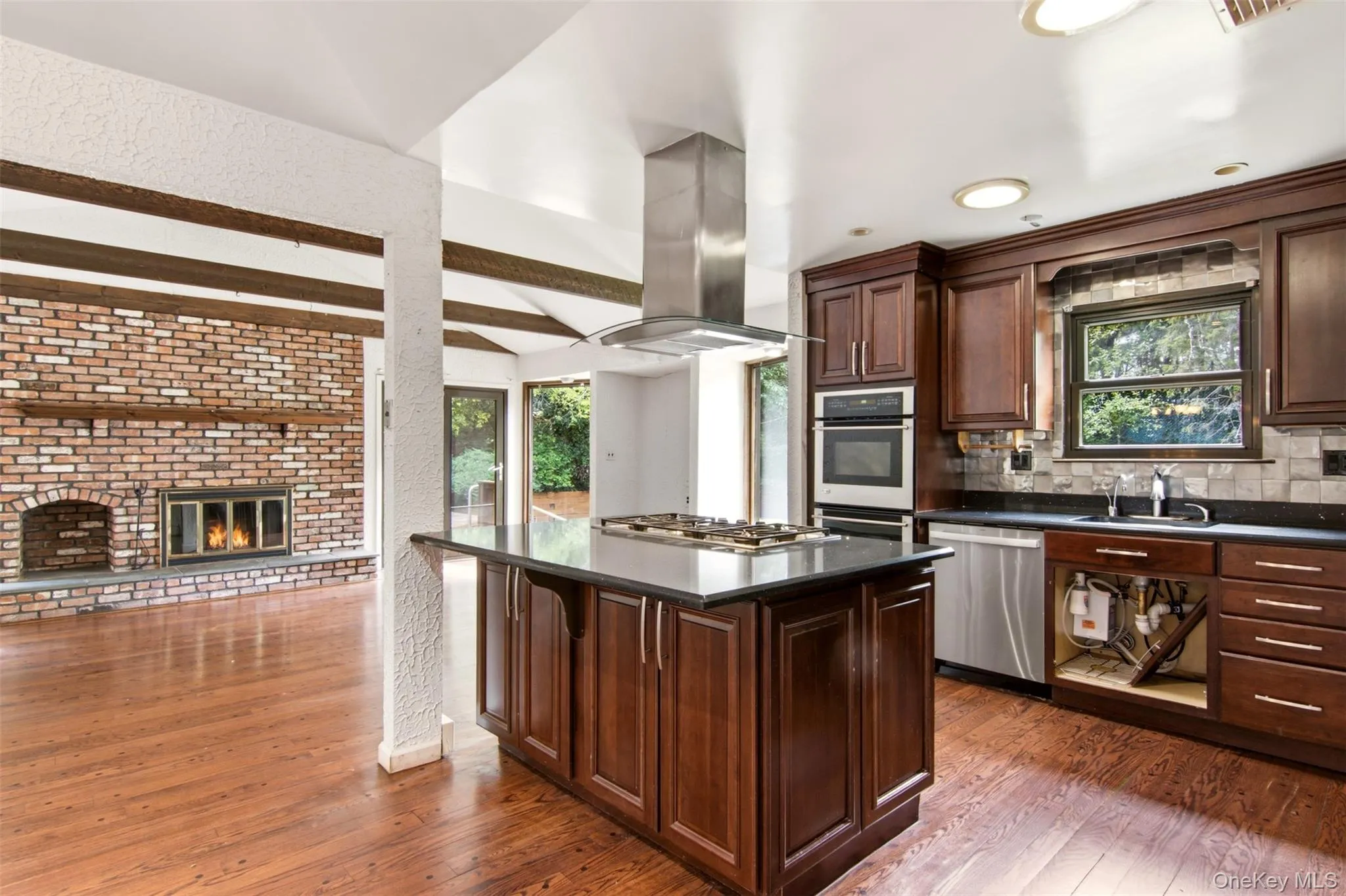 Eat In Kitchen open to Family Rm Eat In Kitchen open to Family Rm