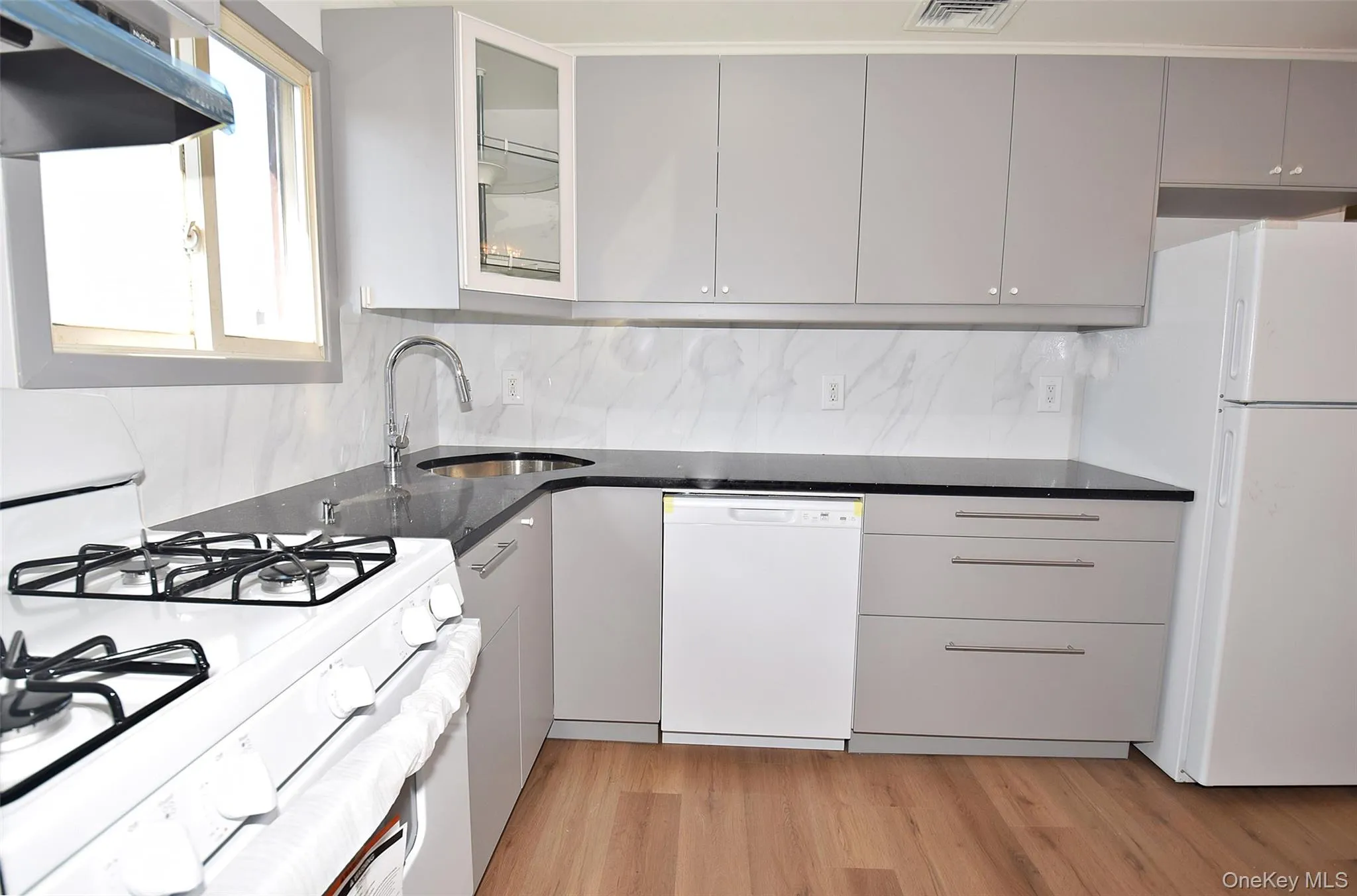 855 Surf Street, Babylon, NY, 3 Bedrooms Bedrooms, 7 Rooms Rooms,1 BathroomBathrooms,Residential Lease,For Rent,Surf,0,1042926 855 Surf Street, Babylon, NY, 3 Bedrooms Bedrooms, 7 Rooms Rooms,1 BathroomBathrooms,Residential Lease,For Rent,Surf,0,1042926