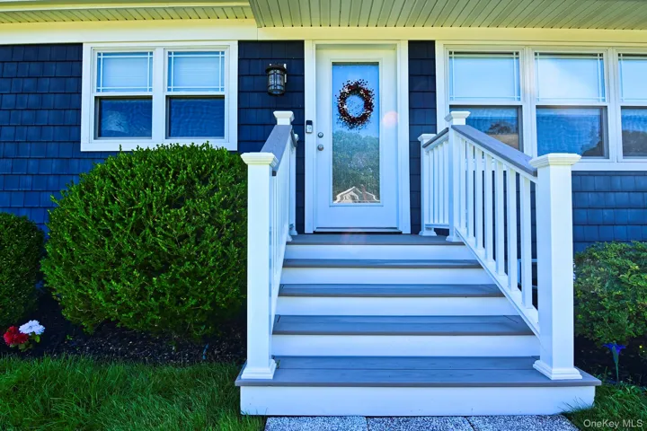14 Kathy Street, Southampton, New York 11946