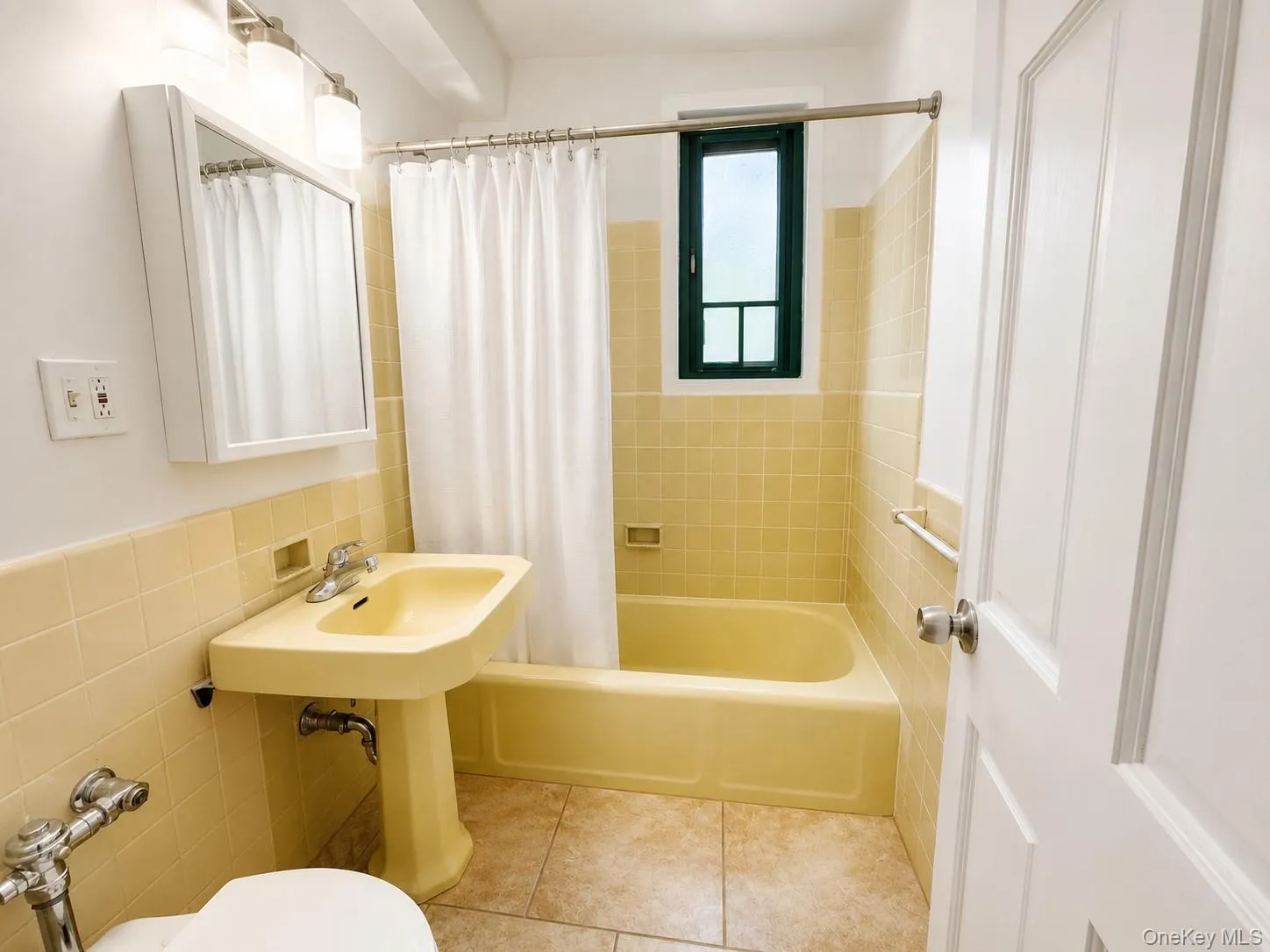 1569 Metropolitan Avenue, New York, NY, 2 Bedrooms Bedrooms, 4 Rooms Rooms,1 BathroomBathrooms,Residential,For Rent,Metropolitan,0,1042937 1569 Metropolitan Avenue, New York, NY, 2 Bedrooms Bedrooms, 4 Rooms Rooms,1 BathroomBathrooms,Residential,For Rent,Metropolitan,0,1042937