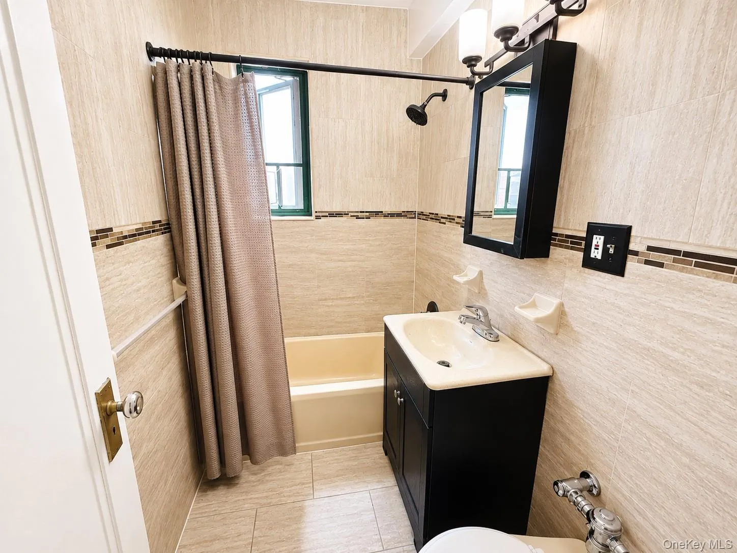 1469 East Avenue, New York, NY, 1 Bedroom Bedrooms, 1 Room Rooms,1 BathroomBathrooms,Residential,For Rent,East,0,1042938 1469 East Avenue, New York, NY, 1 Bedroom Bedrooms, 1 Room Rooms,1 BathroomBathrooms,Residential,For Rent,East,0,1042938