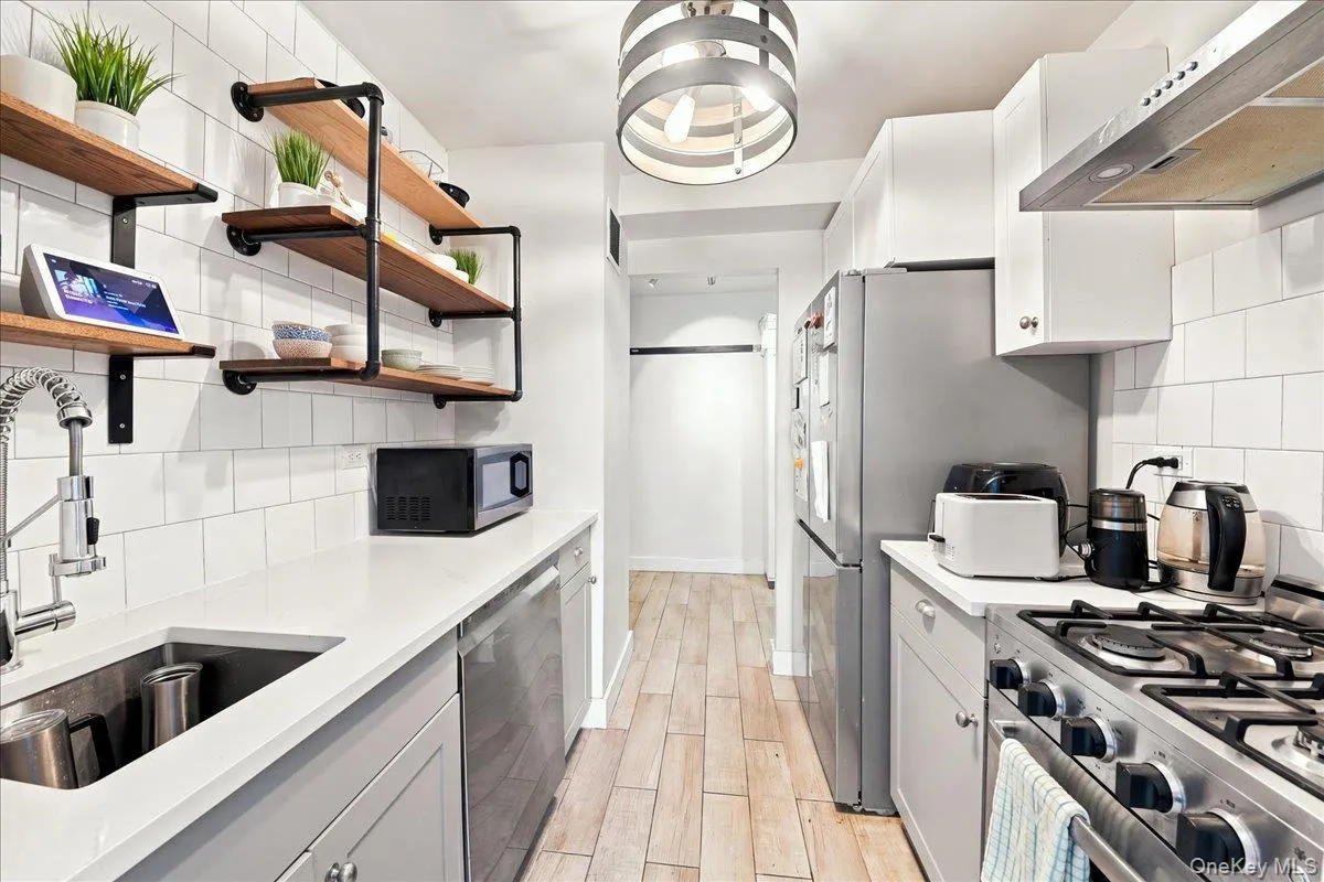 3065 Sedgwick Avenue, New York, NY, 2 Bedrooms Bedrooms, 4 Rooms Rooms,1 BathroomBathrooms,Residential,For Rent,Sedgwick,0,1042946 3065 Sedgwick Avenue, New York, NY, 2 Bedrooms Bedrooms, 4 Rooms Rooms,1 BathroomBathrooms,Residential,For Rent,Sedgwick,0,1042946