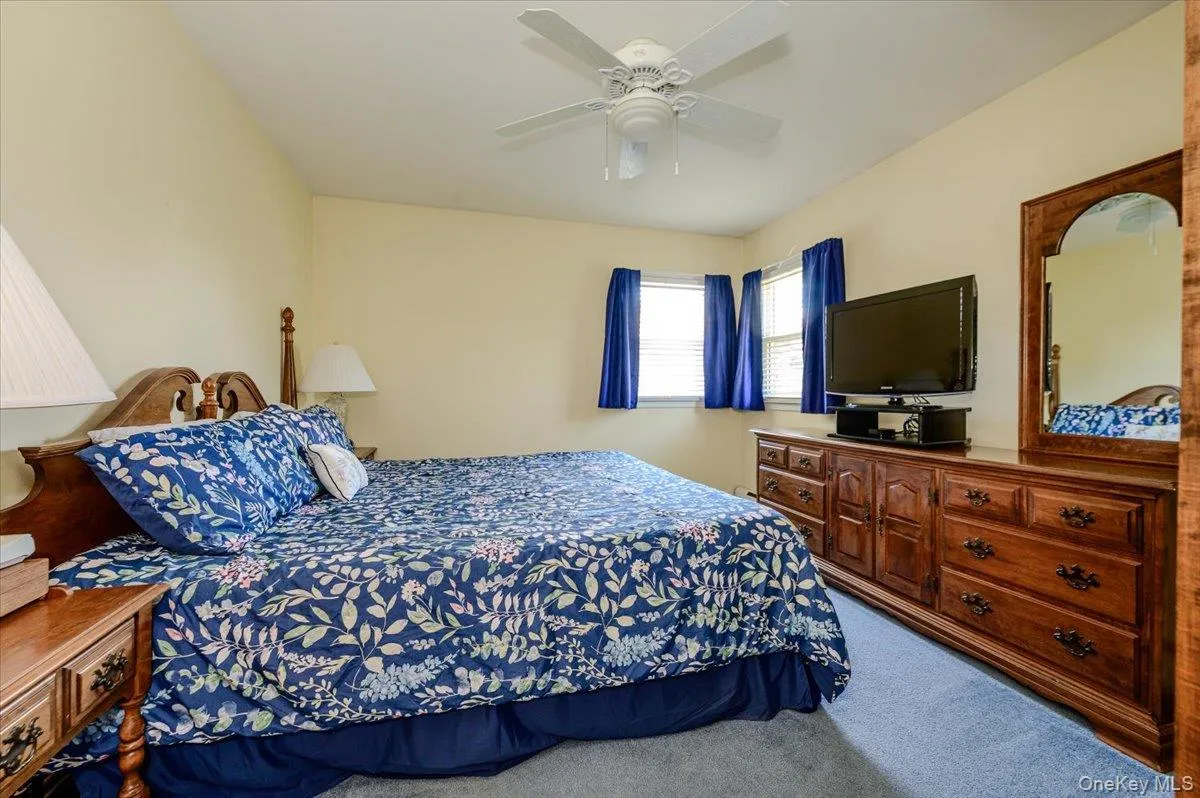 Ceiling fans in upper level's 3 bedrooms Ceiling fans in upper level's 3 bedrooms