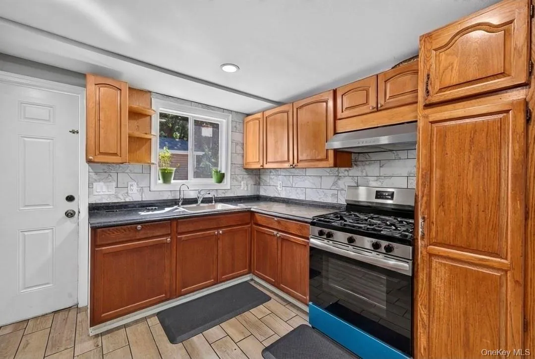 14 Electric Street, Brookhaven, NY, 4 Bedrooms Bedrooms, 8 Rooms Rooms,2 BathroomsBathrooms,Residential,For Rent,Electric,0,1042954 14 Electric Street, Brookhaven, NY, 4 Bedrooms Bedrooms, 8 Rooms Rooms,2 BathroomsBathrooms,Residential,For Rent,Electric,0,1042954