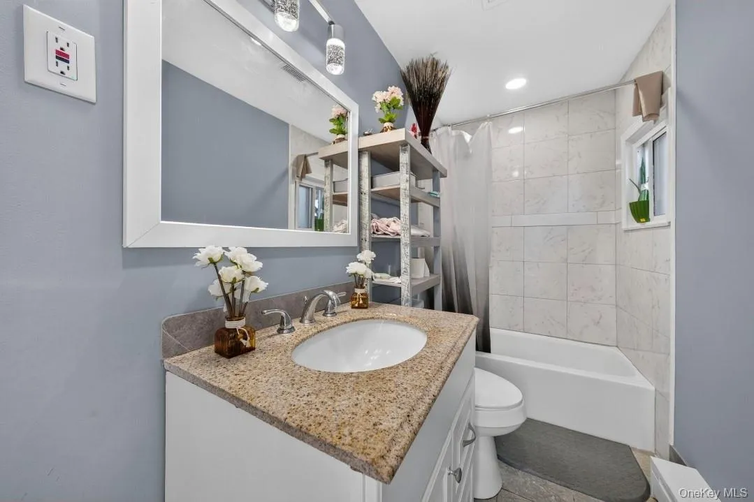 14 Electric Street, Brookhaven, NY, 4 Bedrooms Bedrooms, 8 Rooms Rooms,2 BathroomsBathrooms,Residential,For Rent,Electric,0,1042954 14 Electric Street, Brookhaven, NY, 4 Bedrooms Bedrooms, 8 Rooms Rooms,2 BathroomsBathrooms,Residential,For Rent,Electric,0,1042954