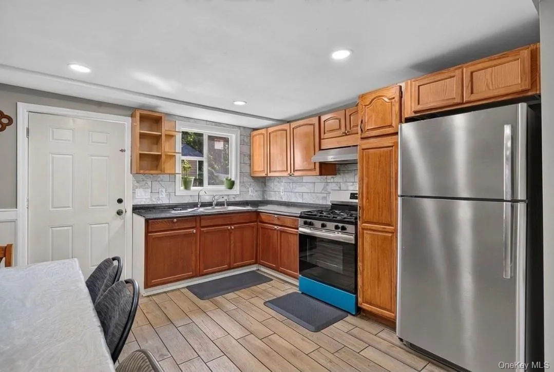 14 Electric Street, Brookhaven, NY, 4 Bedrooms Bedrooms, 8 Rooms Rooms,2 BathroomsBathrooms,Residential,For Rent,Electric,0,1042954 14 Electric Street, Brookhaven, NY, 4 Bedrooms Bedrooms, 8 Rooms Rooms,2 BathroomsBathrooms,Residential,For Rent,Electric,0,1042954