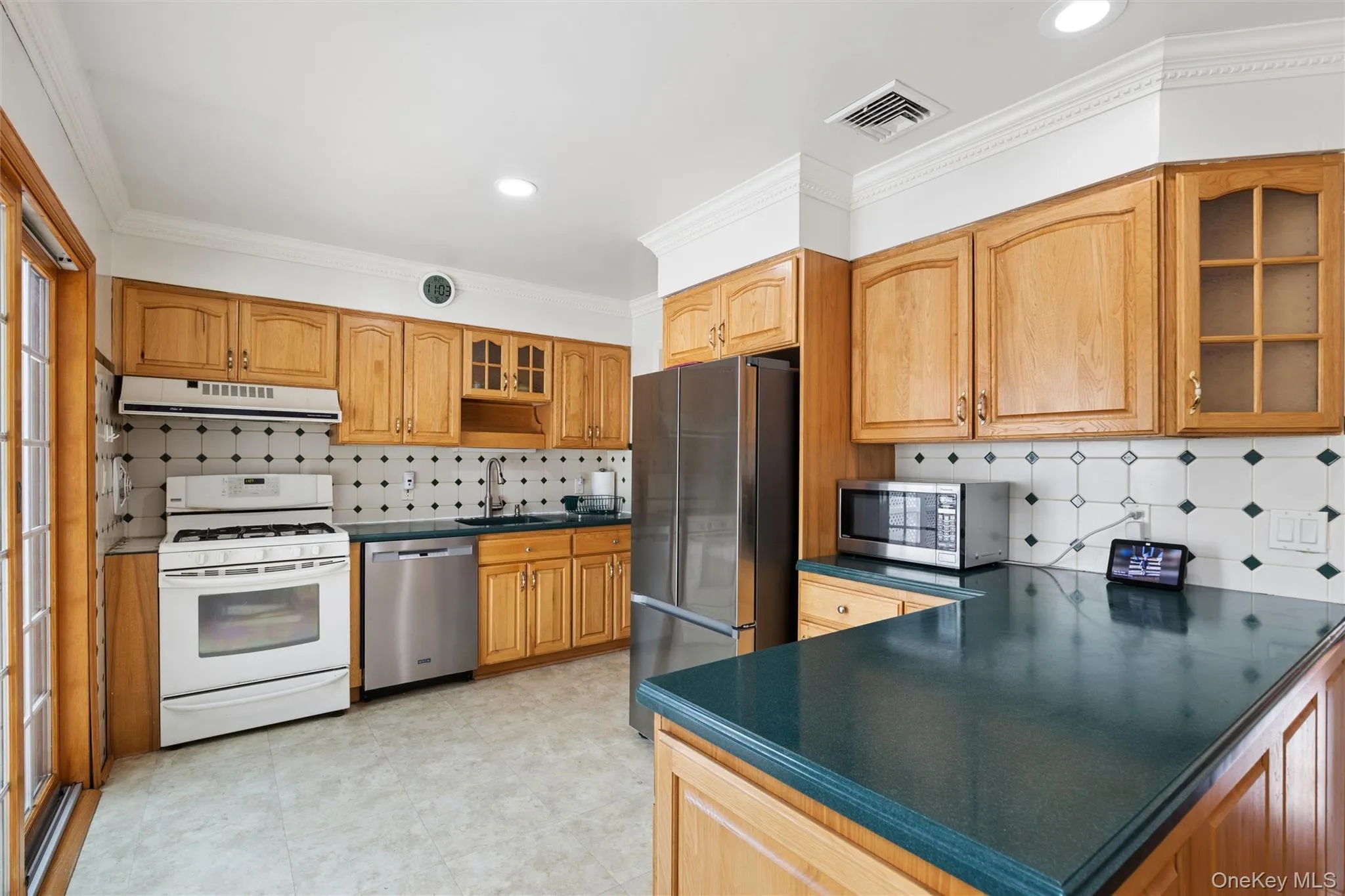 1 Clare Drive, Huntington, NY, 4 Bedrooms Bedrooms, 7 Rooms Rooms,2 BathroomsBathrooms,Residential,For Rent,Clare,0,1042981 1 Clare Drive, Huntington, NY, 4 Bedrooms Bedrooms, 7 Rooms Rooms,2 BathroomsBathrooms,Residential,For Rent,Clare,0,1042981