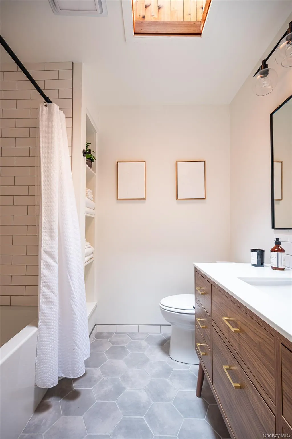 4 Munchkin Lane, Woodstock, NY, 4 Bedrooms Bedrooms, 10 Rooms Rooms,2 BathroomsBathrooms,Residential Lease,For Rent,Munchkin,0,1042987 4 Munchkin Lane, Woodstock, NY, 4 Bedrooms Bedrooms, 10 Rooms Rooms,2 BathroomsBathrooms,Residential Lease,For Rent,Munchkin,0,1042987