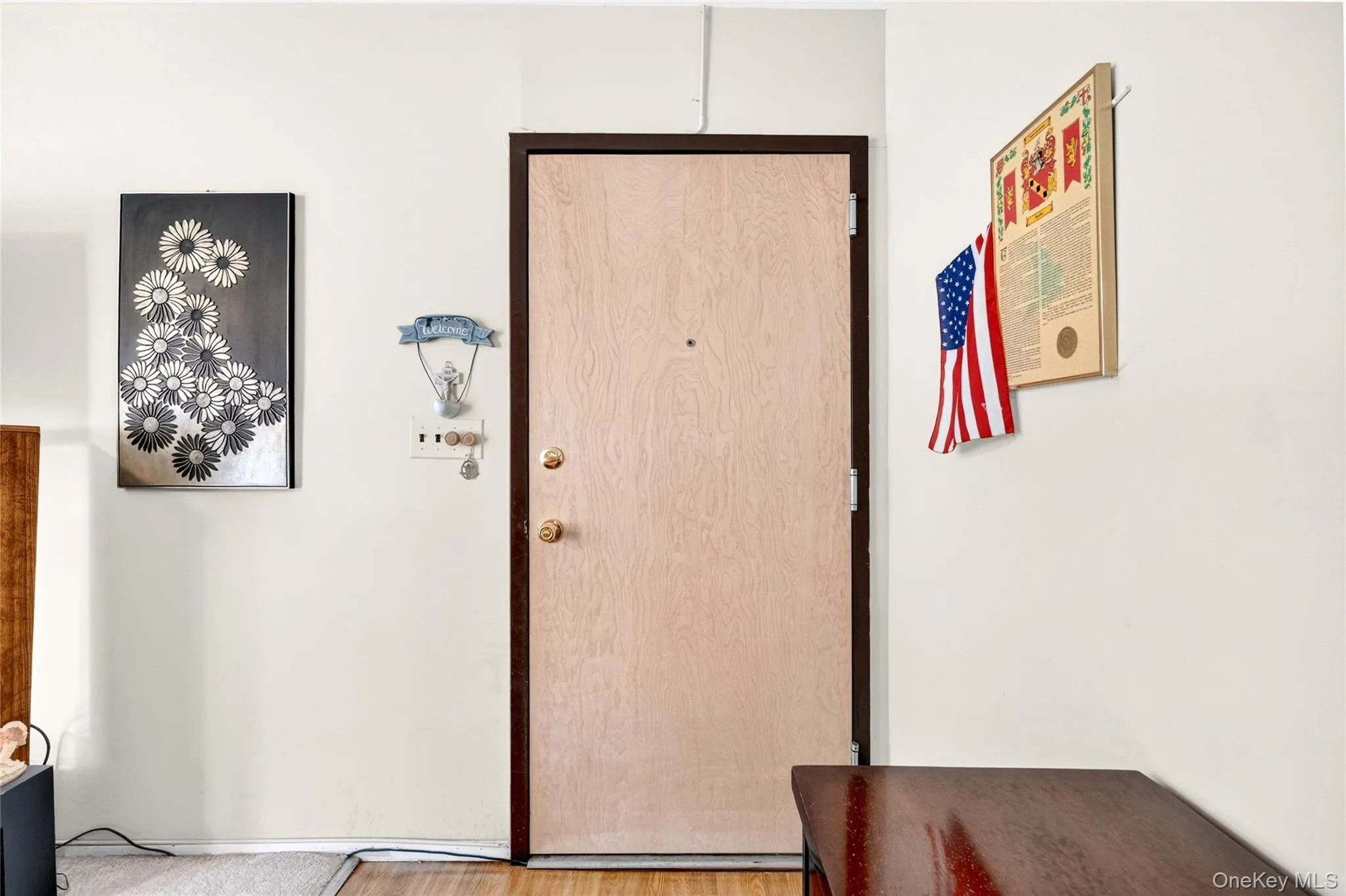 Spacious entry. Spacious entry.