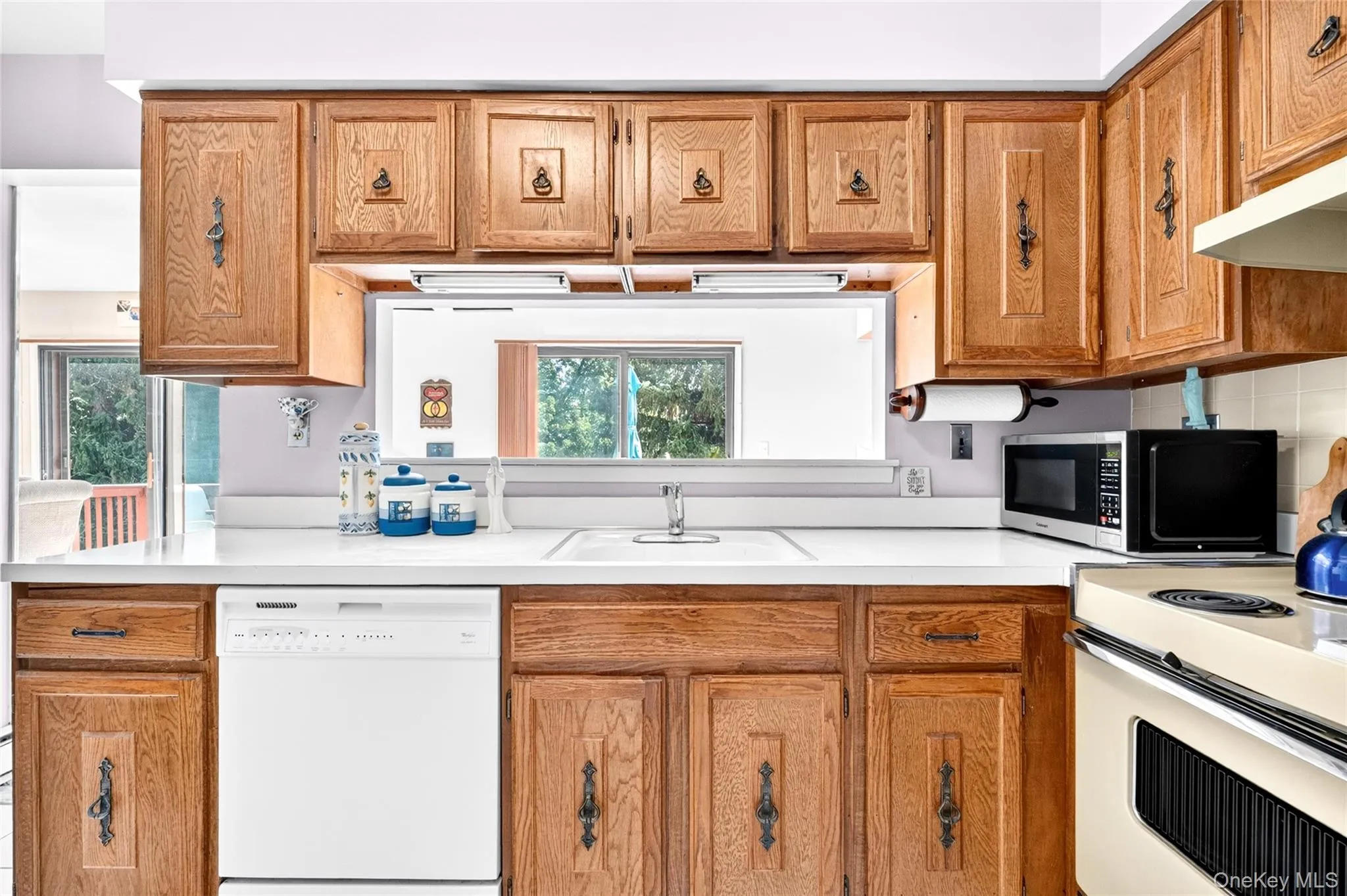 Kitchen pass-through brings in additional natural light. Kitchen pass-through brings in additional natural light.