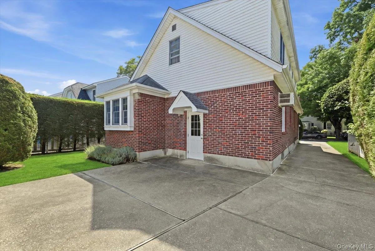 73 Chestnut Avenue, Hempstead, NY, 4 Bedrooms Bedrooms, 10 Rooms Rooms,3 BathroomsBathrooms,Residential,For Rent,Chestnut,0,1043001 73 Chestnut Avenue, Hempstead, NY, 4 Bedrooms Bedrooms, 10 Rooms Rooms,3 BathroomsBathrooms,Residential,For Rent,Chestnut,0,1043001