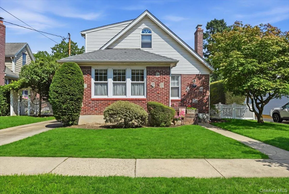 73 Chestnut Avenue, Hempstead, NY, 4 Bedrooms Bedrooms, 10 Rooms Rooms,3 BathroomsBathrooms,Residential,For Rent,Chestnut,0,1043001 73 Chestnut Avenue, Hempstead, NY, 4 Bedrooms Bedrooms, 10 Rooms Rooms,3 BathroomsBathrooms,Residential,For Rent,Chestnut,0,1043001