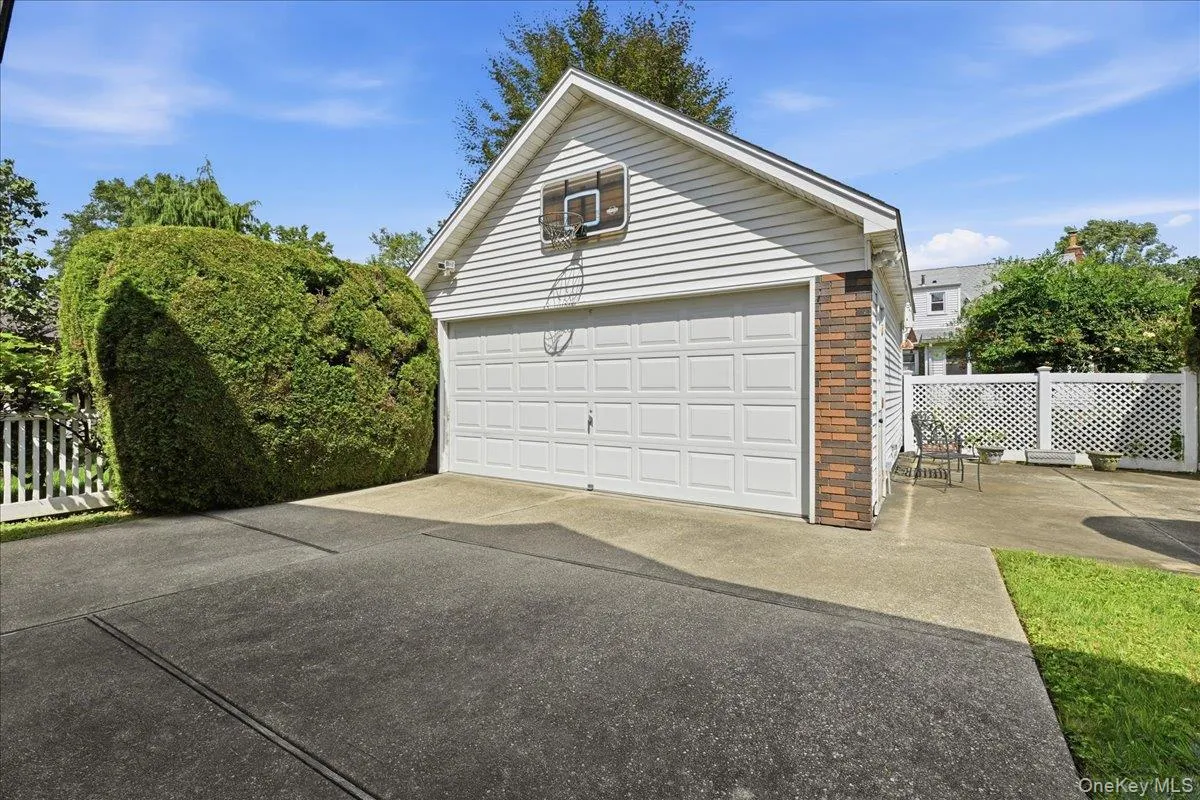 73 Chestnut Avenue, Hempstead, NY, 4 Bedrooms Bedrooms, 10 Rooms Rooms,3 BathroomsBathrooms,Residential,For Rent,Chestnut,0,1043001 73 Chestnut Avenue, Hempstead, NY, 4 Bedrooms Bedrooms, 10 Rooms Rooms,3 BathroomsBathrooms,Residential,For Rent,Chestnut,0,1043001
