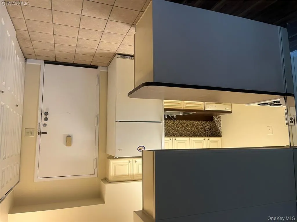 725 Miller Avenue, Hempstead, NY, 1 Bedroom Bedrooms, 4 Rooms Rooms,1 BathroomBathrooms,Residential Lease,For Rent,Miller,0,1043002 725 Miller Avenue, Hempstead, NY, 1 Bedroom Bedrooms, 4 Rooms Rooms,1 BathroomBathrooms,Residential Lease,For Rent,Miller,0,1043002