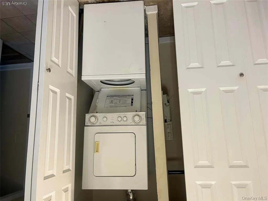 725 Miller Avenue, Hempstead, NY, 1 Bedroom Bedrooms, 4 Rooms Rooms,1 BathroomBathrooms,Residential Lease,For Rent,Miller,0,1043002 725 Miller Avenue, Hempstead, NY, 1 Bedroom Bedrooms, 4 Rooms Rooms,1 BathroomBathrooms,Residential Lease,For Rent,Miller,0,1043002