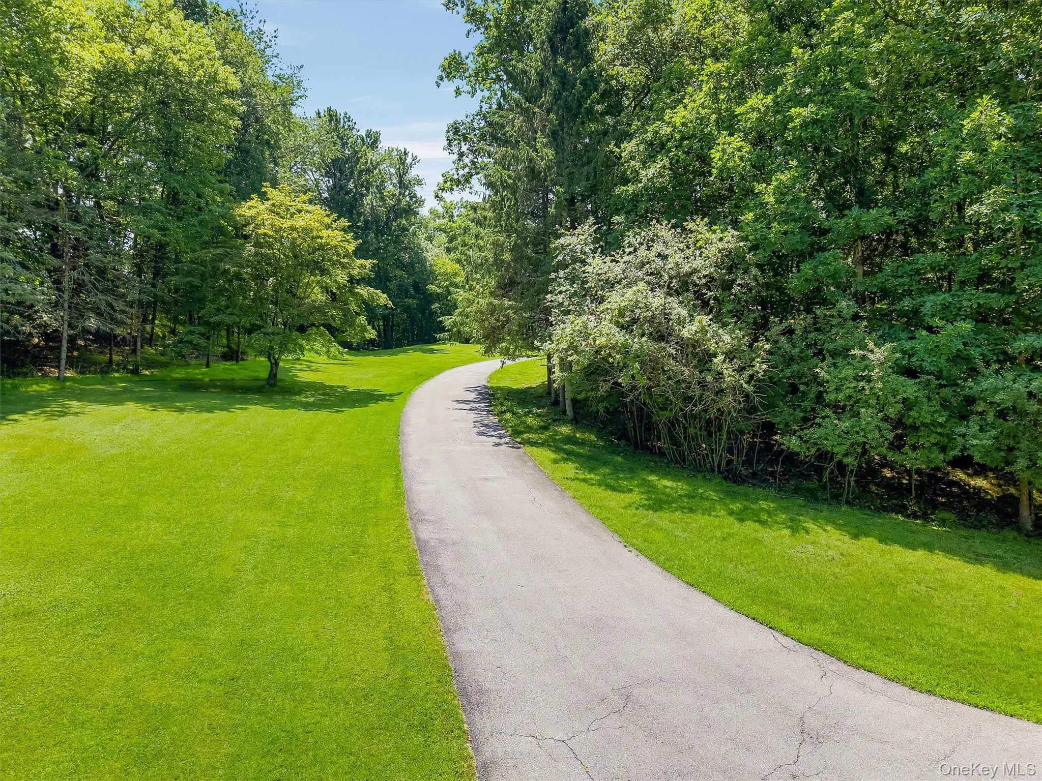 Main Entrance Shared Driveway from Hill Road Main Entrance Shared Driveway from Hill Road