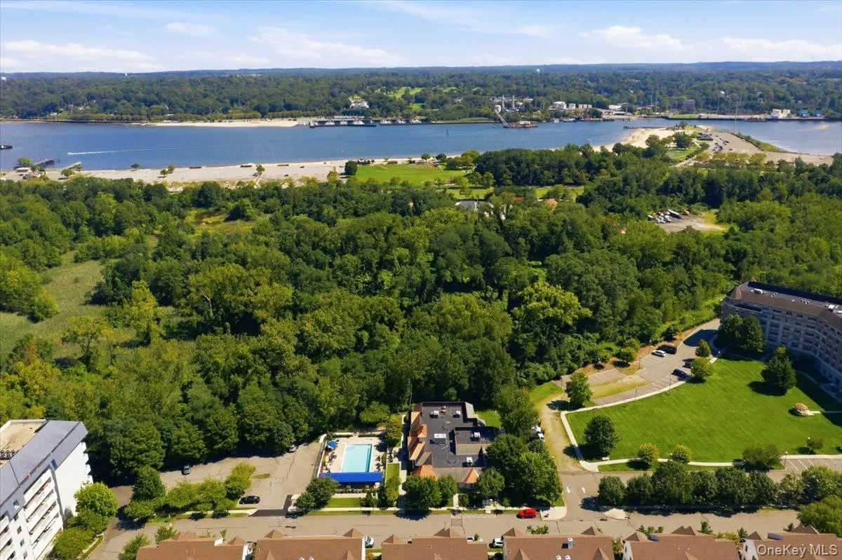 15 Overlook, North Hempstead, NY, 3 Bedrooms Bedrooms, 8 Rooms Rooms,2 BathroomsBathrooms,Residential,For Rent,Overlook,0,1043014 15 Overlook, North Hempstead, NY, 3 Bedrooms Bedrooms, 8 Rooms Rooms,2 BathroomsBathrooms,Residential,For Rent,Overlook,0,1043014