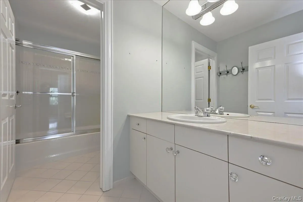 15 Overlook, North Hempstead, NY, 3 Bedrooms Bedrooms, 8 Rooms Rooms,2 BathroomsBathrooms,Residential,For Rent,Overlook,0,1043014 15 Overlook, North Hempstead, NY, 3 Bedrooms Bedrooms, 8 Rooms Rooms,2 BathroomsBathrooms,Residential,For Rent,Overlook,0,1043014
