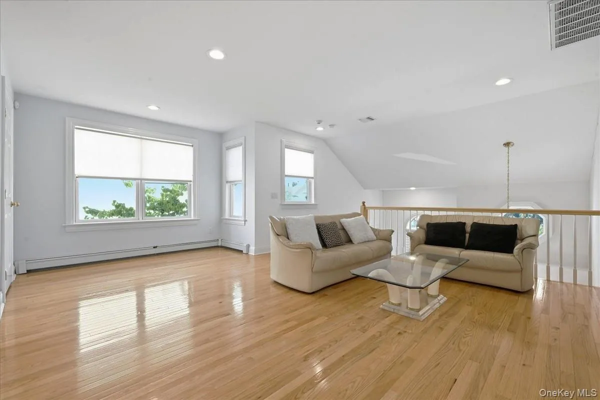 15 Overlook, North Hempstead, NY, 3 Bedrooms Bedrooms, 8 Rooms Rooms,2 BathroomsBathrooms,Residential,For Rent,Overlook,0,1043014 15 Overlook, North Hempstead, NY, 3 Bedrooms Bedrooms, 8 Rooms Rooms,2 BathroomsBathrooms,Residential,For Rent,Overlook,0,1043014