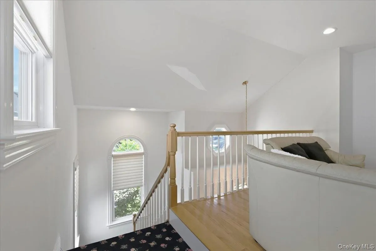 15 Overlook, North Hempstead, NY, 3 Bedrooms Bedrooms, 8 Rooms Rooms,2 BathroomsBathrooms,Residential,For Rent,Overlook,0,1043014 15 Overlook, North Hempstead, NY, 3 Bedrooms Bedrooms, 8 Rooms Rooms,2 BathroomsBathrooms,Residential,For Rent,Overlook,0,1043014