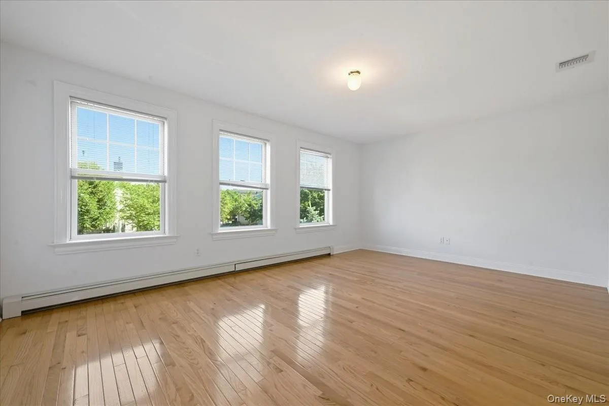 15 Overlook, North Hempstead, NY, 3 Bedrooms Bedrooms, 8 Rooms Rooms,2 BathroomsBathrooms,Residential,For Rent,Overlook,0,1043014 15 Overlook, North Hempstead, NY, 3 Bedrooms Bedrooms, 8 Rooms Rooms,2 BathroomsBathrooms,Residential,For Rent,Overlook,0,1043014
