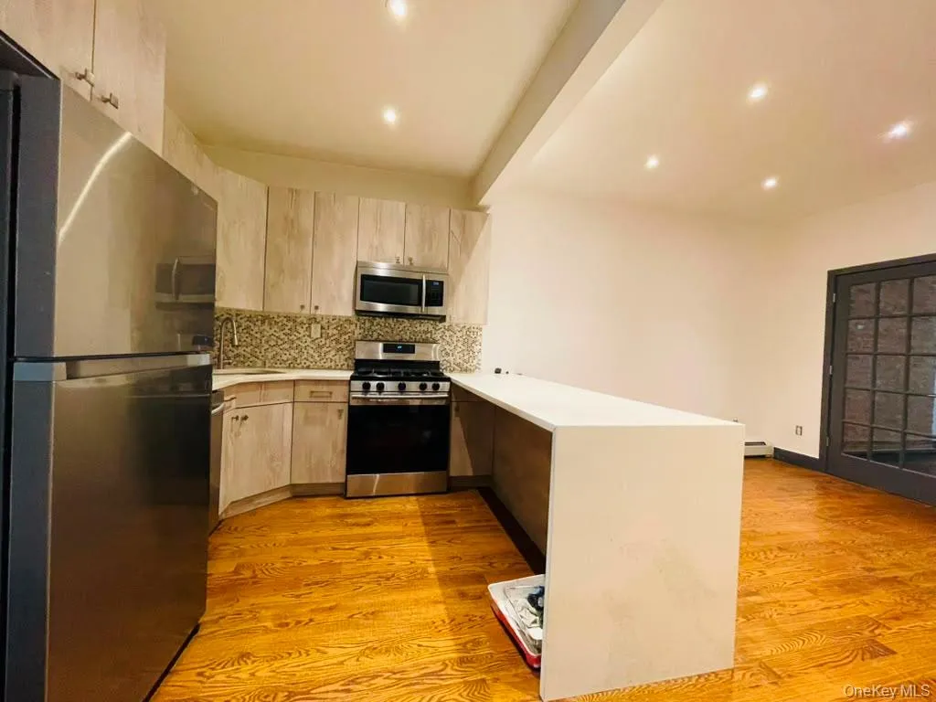383 Essex Street, New York, NY, 3 Bedroom Bedrooms, 5 Room Rooms,1 BathroomBathrooms,Residential Lease,For Rent,Essex,0,1043015 383 Essex Street, New York, NY, 3 Bedroom Bedrooms, 5 Room Rooms,1 BathroomBathrooms,Residential Lease,For Rent,Essex,0,1043015