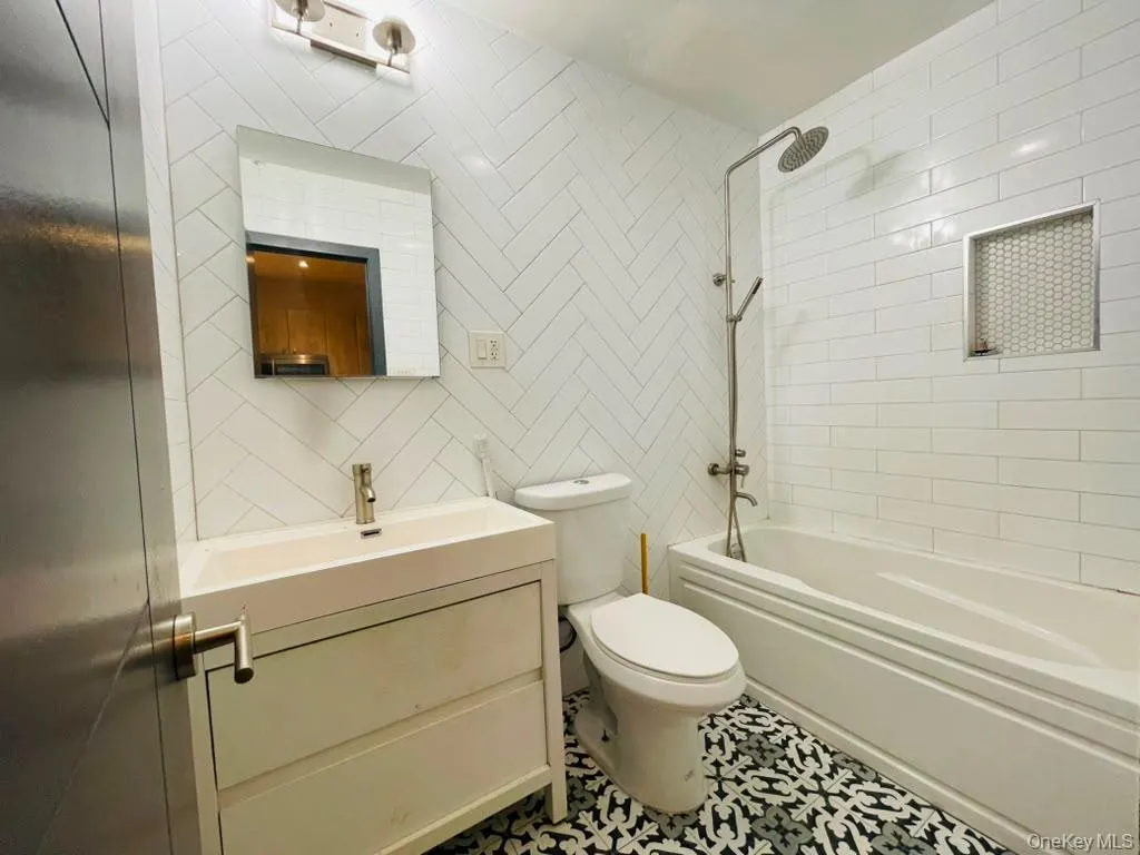 383 Essex Street, New York, NY, 3 Bedroom Bedrooms, 5 Room Rooms,1 BathroomBathrooms,Residential Lease,For Rent,Essex,0,1043015 383 Essex Street, New York, NY, 3 Bedroom Bedrooms, 5 Room Rooms,1 BathroomBathrooms,Residential Lease,For Rent,Essex,0,1043015
