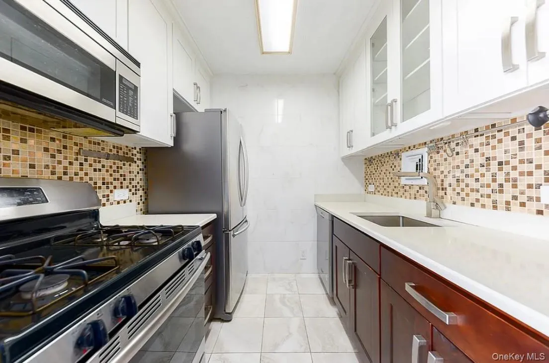 62-54 97th Place, New York, NY, 2 Bedrooms Bedrooms, 4 Rooms Rooms,1 BathroomBathrooms,Residential,For Rent,97th,0,1043017 62-54 97th Place, New York, NY, 2 Bedrooms Bedrooms, 4 Rooms Rooms,1 BathroomBathrooms,Residential,For Rent,97th,0,1043017
