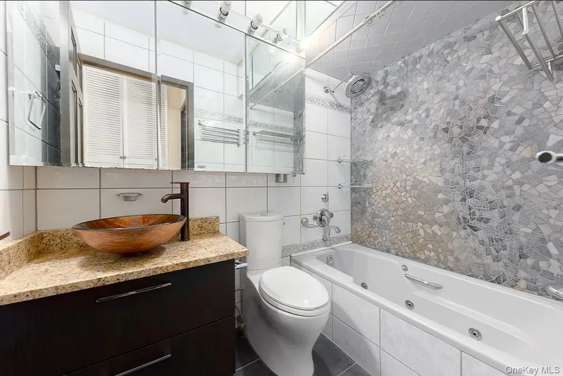 62-54 97th Place, New York, NY, 2 Bedrooms Bedrooms, 4 Rooms Rooms,1 BathroomBathrooms,Residential,For Rent,97th,0,1043017 62-54 97th Place, New York, NY, 2 Bedrooms Bedrooms, 4 Rooms Rooms,1 BathroomBathrooms,Residential,For Rent,97th,0,1043017