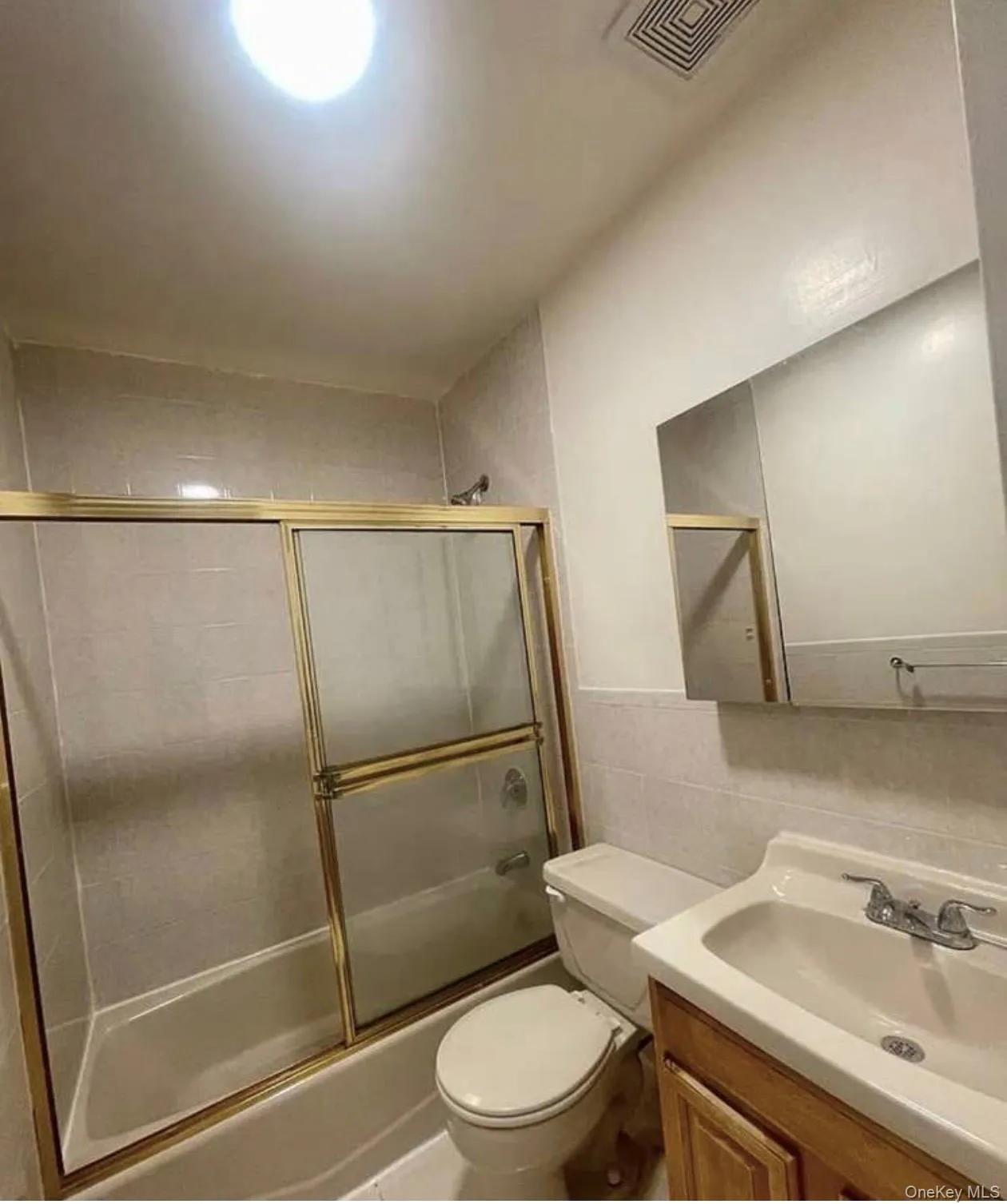 71-28 66th Road, New York, NY, 3 Bedroom Bedrooms, 7 Room Rooms,2 BathroomBathrooms,Residential Lease,For Rent,66th,0,1043019 71-28 66th Road, New York, NY, 3 Bedroom Bedrooms, 7 Room Rooms,2 BathroomBathrooms,Residential Lease,For Rent,66th,0,1043019