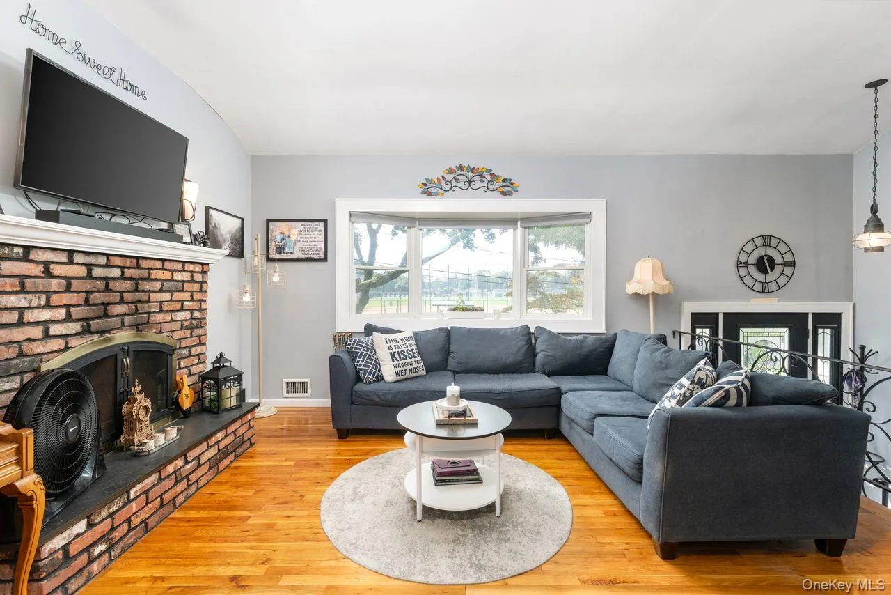 49 Mc Kinley Street, Smithtown, NY, 4 Bedrooms Bedrooms, 8 Rooms Rooms,2 BathroomsBathrooms,Residential,For Rent,Mc Kinley,0,1043024 49 Mc Kinley Street, Smithtown, NY, 4 Bedrooms Bedrooms, 8 Rooms Rooms,2 BathroomsBathrooms,Residential,For Rent,Mc Kinley,0,1043024