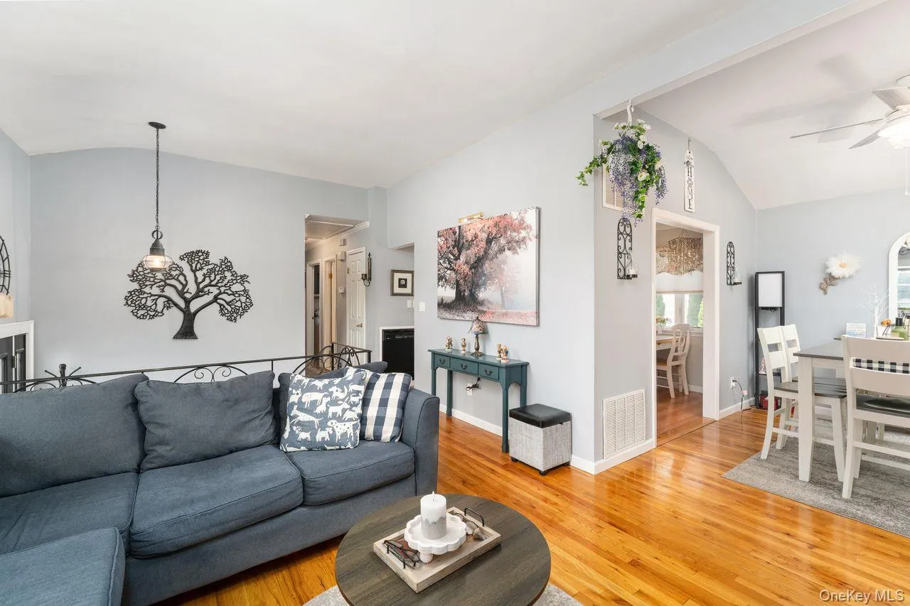 49 Mc Kinley Street, Smithtown, NY, 4 Bedrooms Bedrooms, 8 Rooms Rooms,2 BathroomsBathrooms,Residential,For Rent,Mc Kinley,0,1043024 49 Mc Kinley Street, Smithtown, NY, 4 Bedrooms Bedrooms, 8 Rooms Rooms,2 BathroomsBathrooms,Residential,For Rent,Mc Kinley,0,1043024