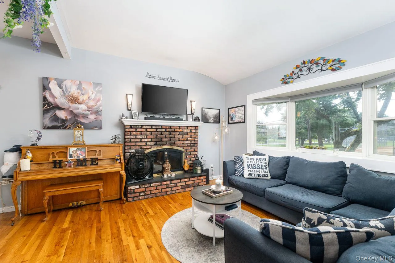 49 Mc Kinley Street, Smithtown, NY, 4 Bedrooms Bedrooms, 8 Rooms Rooms,2 BathroomsBathrooms,Residential,For Rent,Mc Kinley,0,1043024 49 Mc Kinley Street, Smithtown, NY, 4 Bedrooms Bedrooms, 8 Rooms Rooms,2 BathroomsBathrooms,Residential,For Rent,Mc Kinley,0,1043024