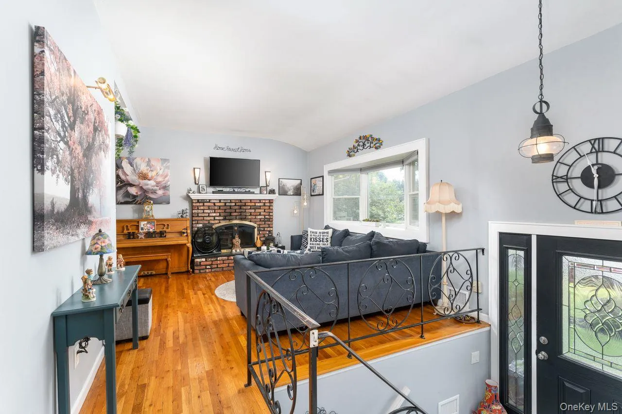 49 Mc Kinley Street, Smithtown, NY, 4 Bedrooms Bedrooms, 8 Rooms Rooms,2 BathroomsBathrooms,Residential,For Rent,Mc Kinley,0,1043024 49 Mc Kinley Street, Smithtown, NY, 4 Bedrooms Bedrooms, 8 Rooms Rooms,2 BathroomsBathrooms,Residential,For Rent,Mc Kinley,0,1043024