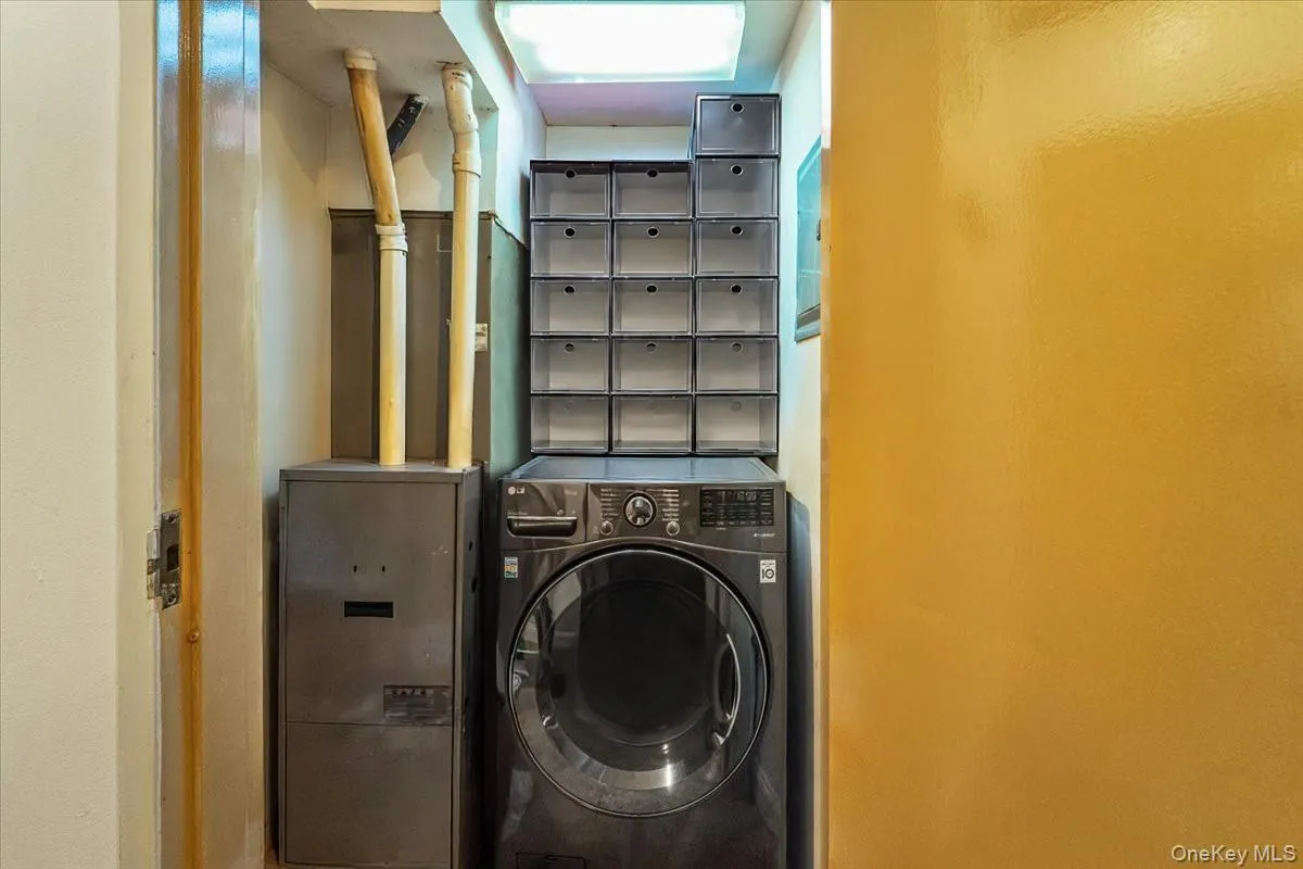 2569 38th Street, New York, NY, 1 Bedroom Bedrooms, 4 Rooms Rooms,1 BathroomBathrooms,Residential,For Rent,38th,0,1043050 2569 38th Street, New York, NY, 1 Bedroom Bedrooms, 4 Rooms Rooms,1 BathroomBathrooms,Residential,For Rent,38th,0,1043050