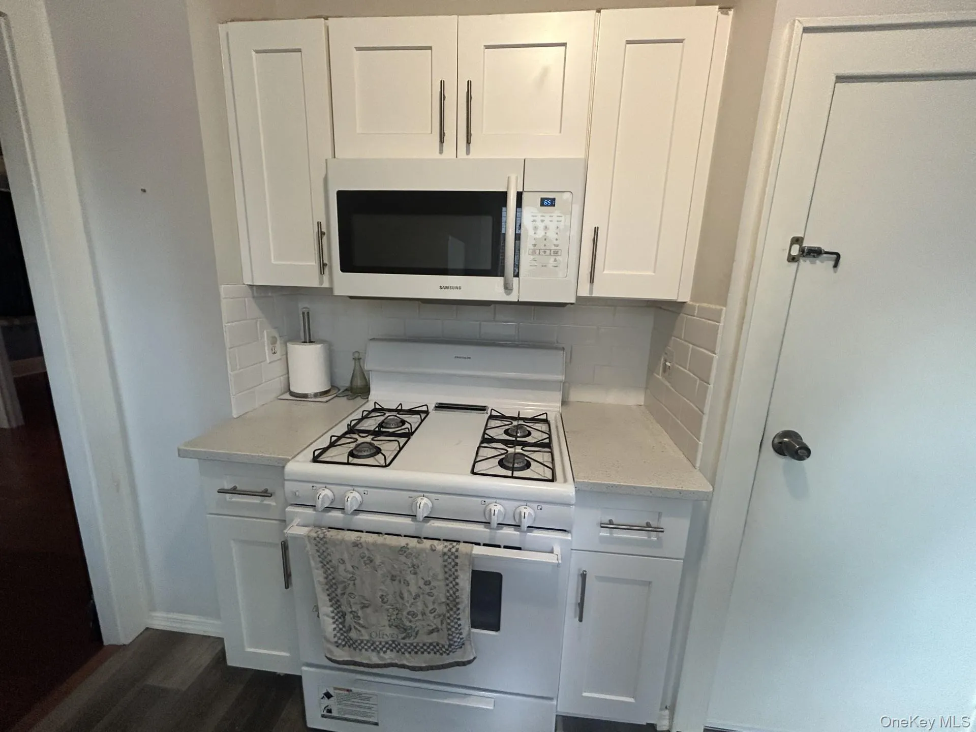 76 Robinwood Avenue, Hempstead, NY, 3 Bedroom Bedrooms, 6 Room Rooms,2 BathroomBathrooms,Residential Lease,For Rent,Robinwood,0,1043051 76 Robinwood Avenue, Hempstead, NY, 3 Bedroom Bedrooms, 6 Room Rooms,2 BathroomBathrooms,Residential Lease,For Rent,Robinwood,0,1043051