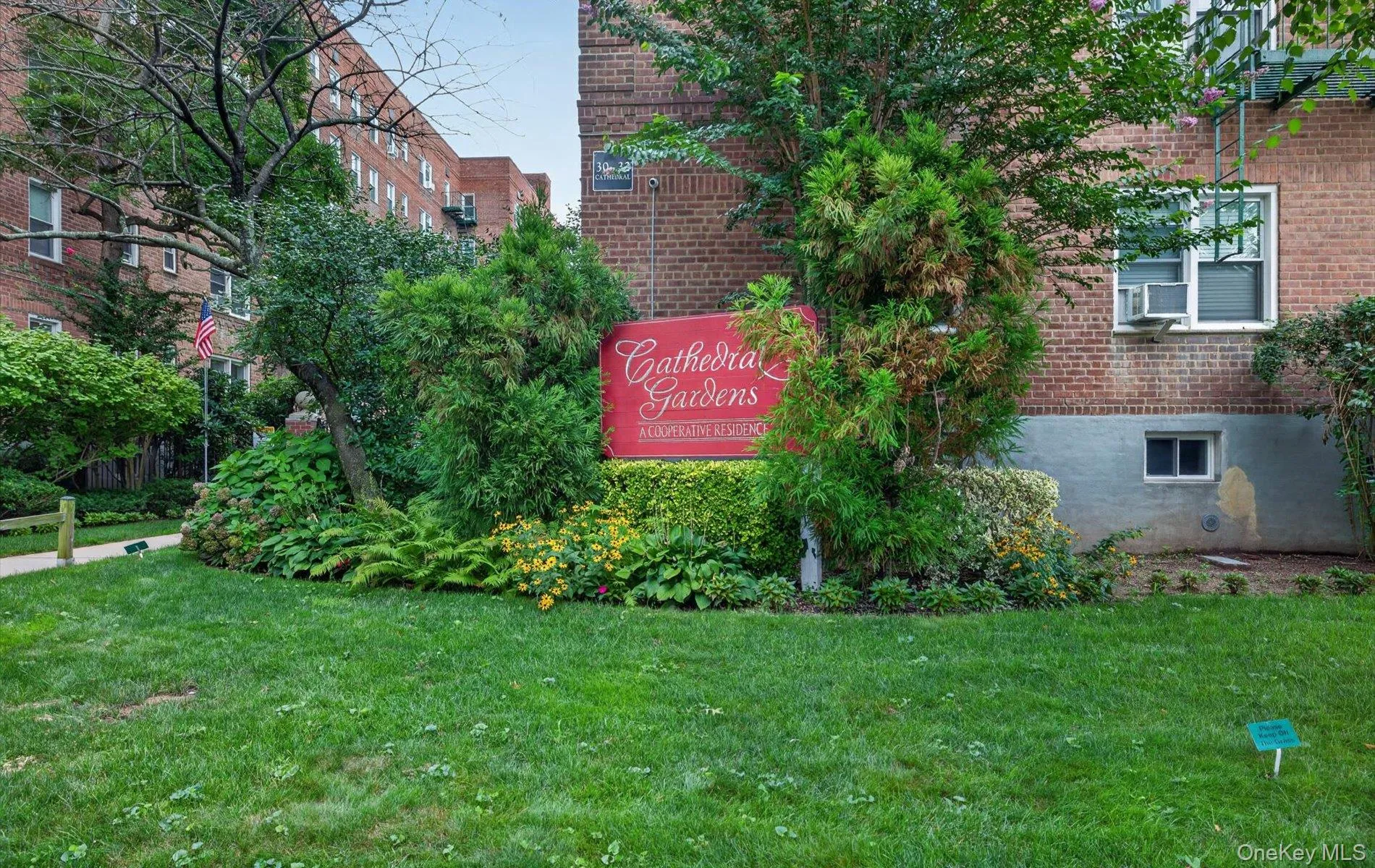 36 Cathedral Avenue, Hempstead, NY, 1 Bedroom Bedrooms, 4 Rooms Rooms,1 BathroomBathrooms,Residential,For Rent,Cathedral,0,1043069 36 Cathedral Avenue, Hempstead, NY, 1 Bedroom Bedrooms, 4 Rooms Rooms,1 BathroomBathrooms,Residential,For Rent,Cathedral,0,1043069