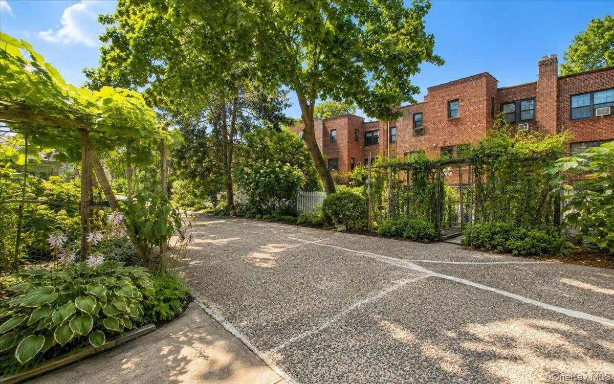 67-30 Harrow Street, New York, NY, 4 Bedrooms Bedrooms, 13 Rooms Rooms,2 BathroomsBathrooms,Residential,For Rent,Harrow,0,1043073 67-30 Harrow Street, New York, NY, 4 Bedrooms Bedrooms, 13 Rooms Rooms,2 BathroomsBathrooms,Residential,For Rent,Harrow,0,1043073