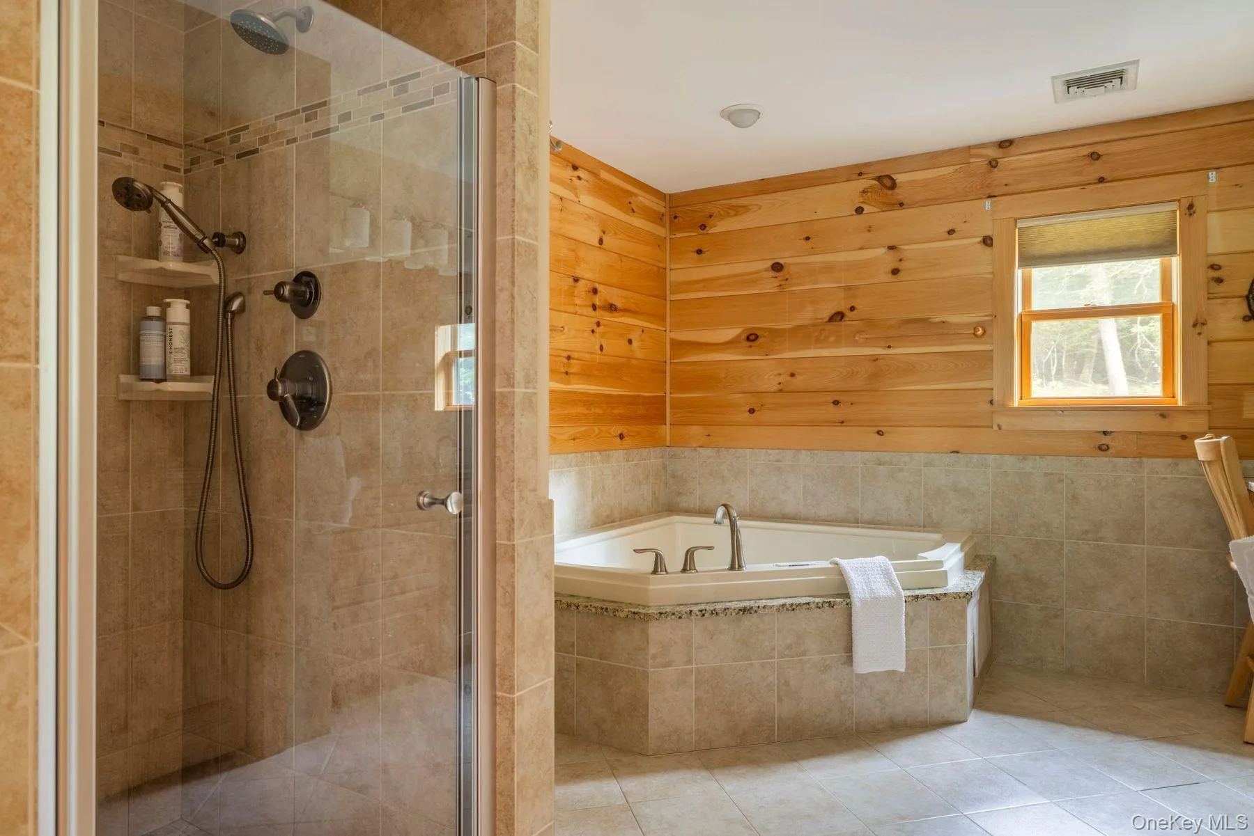 Spacious ensuite with corner bath andd walk-in shower. Spacious ensuite with corner bath andd walk-in shower.