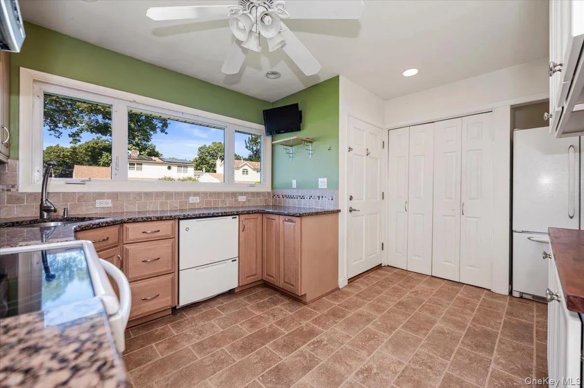 162 Twin Lane, Hempstead, NY, 3 Bedrooms Bedrooms, 5 Rooms Rooms,2 BathroomsBathrooms,Residential,For Rent,Twin,0,1043083 162 Twin Lane, Hempstead, NY, 3 Bedrooms Bedrooms, 5 Rooms Rooms,2 BathroomsBathrooms,Residential,For Rent,Twin,0,1043083
