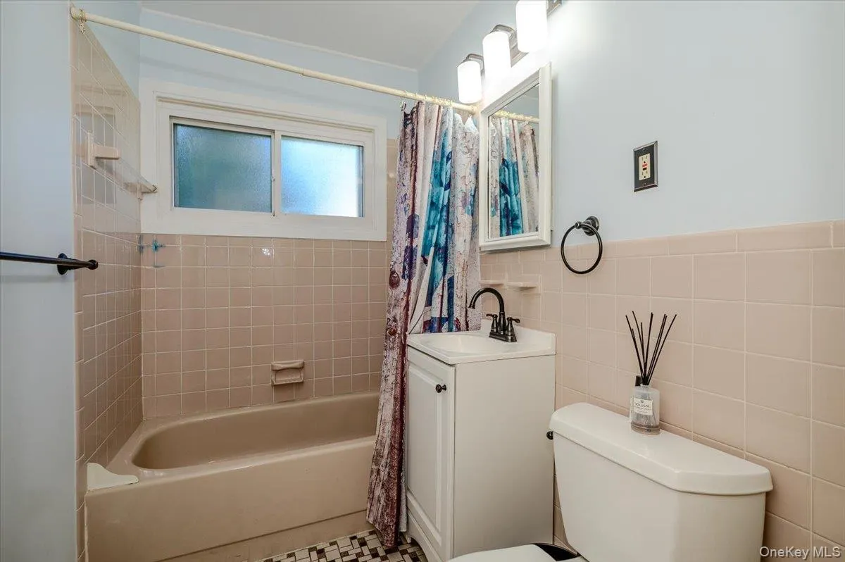 162 Twin Lane, Hempstead, NY, 3 Bedrooms Bedrooms, 5 Rooms Rooms,2 BathroomsBathrooms,Residential,For Rent,Twin,0,1043083 162 Twin Lane, Hempstead, NY, 3 Bedrooms Bedrooms, 5 Rooms Rooms,2 BathroomsBathrooms,Residential,For Rent,Twin,0,1043083