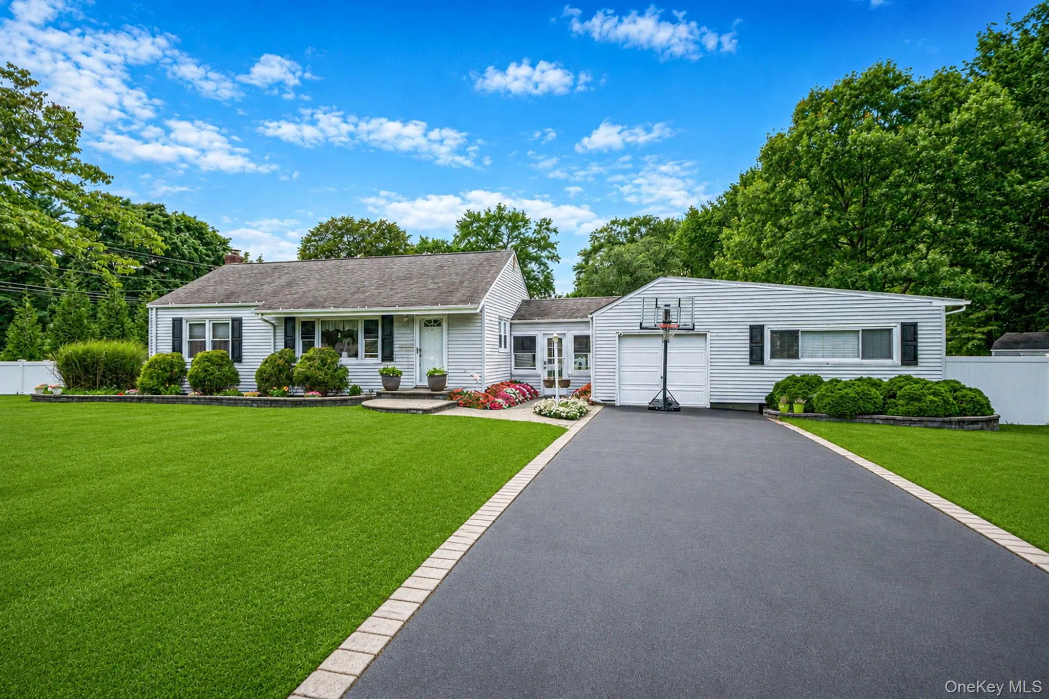 19 Ridgeley Road, Smithtown, NY, 3 Bedrooms Bedrooms, 9 Rooms Rooms,2 BathroomsBathrooms,Residential,For Rent,Ridgeley,0,1043090 19 Ridgeley Road, Smithtown, NY, 3 Bedrooms Bedrooms, 9 Rooms Rooms,2 BathroomsBathrooms,Residential,For Rent,Ridgeley,0,1043090