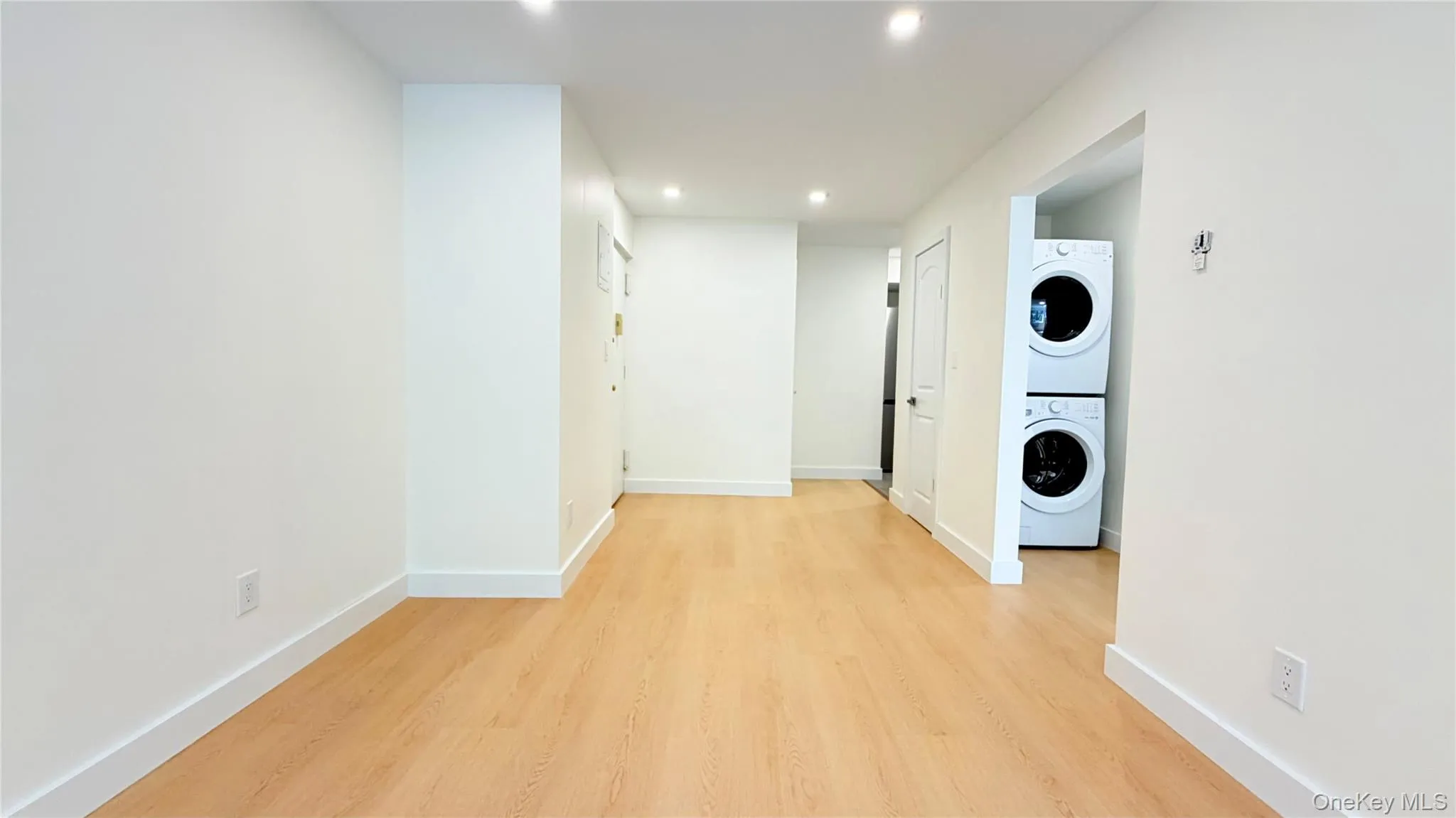 140-44 34th Avenue, New York, NY, 1 Bedroom Bedrooms, 3 Rooms Rooms,1 BathroomBathrooms,Residential,For Rent,34th,0,1043091 140-44 34th Avenue, New York, NY, 1 Bedroom Bedrooms, 3 Rooms Rooms,1 BathroomBathrooms,Residential,For Rent,34th,0,1043091