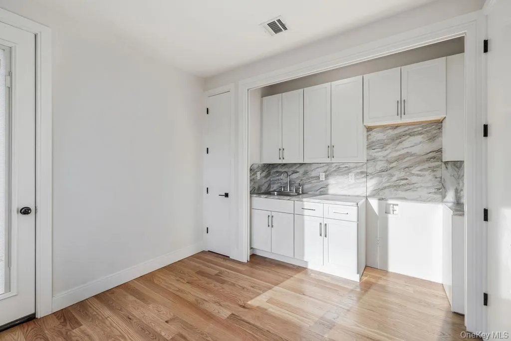 466 Central Avenue, Ramapo, NY, 5 Bedrooms Bedrooms, 10 Rooms Rooms,2 BathroomsBathrooms,Residential,For Rent,Central,0,1043097 466 Central Avenue, Ramapo, NY, 5 Bedrooms Bedrooms, 10 Rooms Rooms,2 BathroomsBathrooms,Residential,For Rent,Central,0,1043097