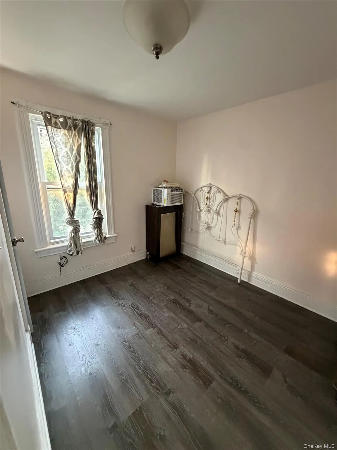 4529 Carpenter Avenue, New York, NY, 3 Bedrooms Bedrooms, 9 Rooms Rooms,1 BathroomBathrooms,Residential Lease,For Rent,Carpenter,0,1043099 4529 Carpenter Avenue, New York, NY, 3 Bedrooms Bedrooms, 9 Rooms Rooms,1 BathroomBathrooms,Residential Lease,For Rent,Carpenter,0,1043099